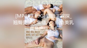 肥臀大奶子的小妞摆弄完骚姿在用振动棒按摩小穴